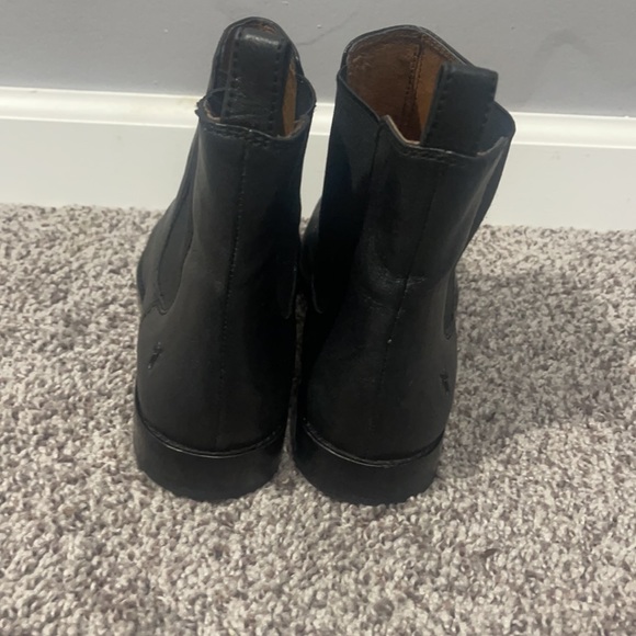 SOLD ON Ⓜ️ Great condition Frye Carly Chelsea Boot - Picture 3 of 6
